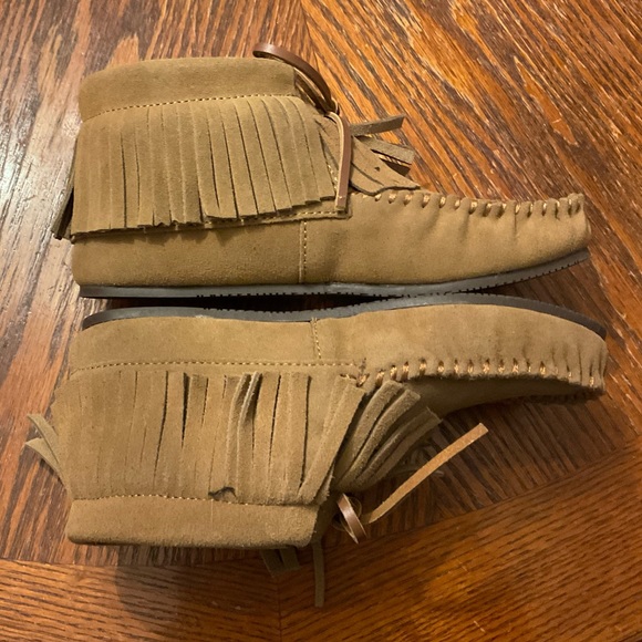 Woman’s Lamo Suede Upper Mesh Lining Mesh Comfort Padded Fringe Moccasins! - Picture 6 of 16